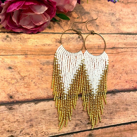 White and gold Long beaded earring - Picture 3 of 5